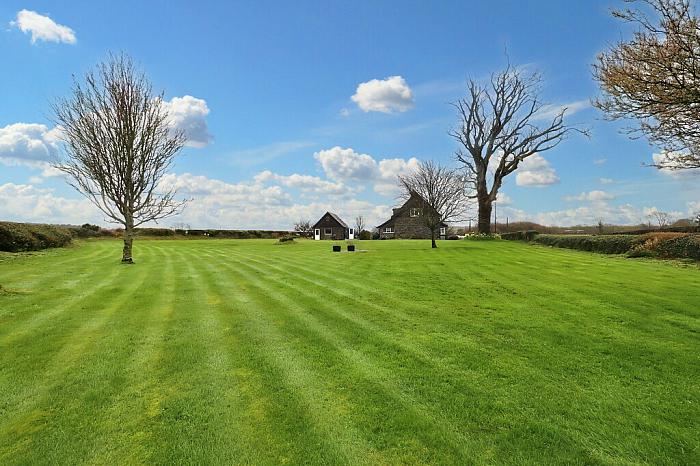 4 Deer Park Road 4 Deer Park Road