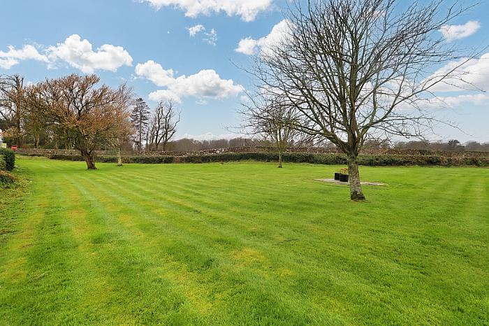 4 Deer Park Road 4 Deer Park Road