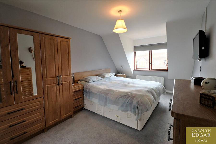 34 Lord Warden's Avenue