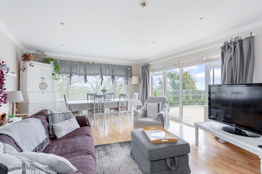 19 Tullymally Road 19 Tullymally Road