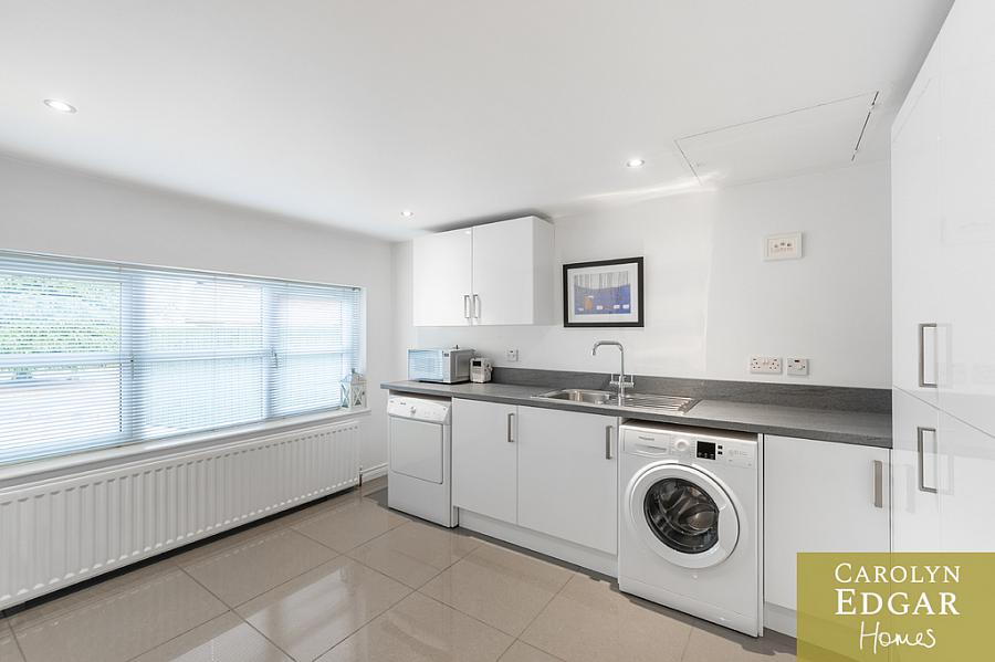 32 Lord Warden's Hollow