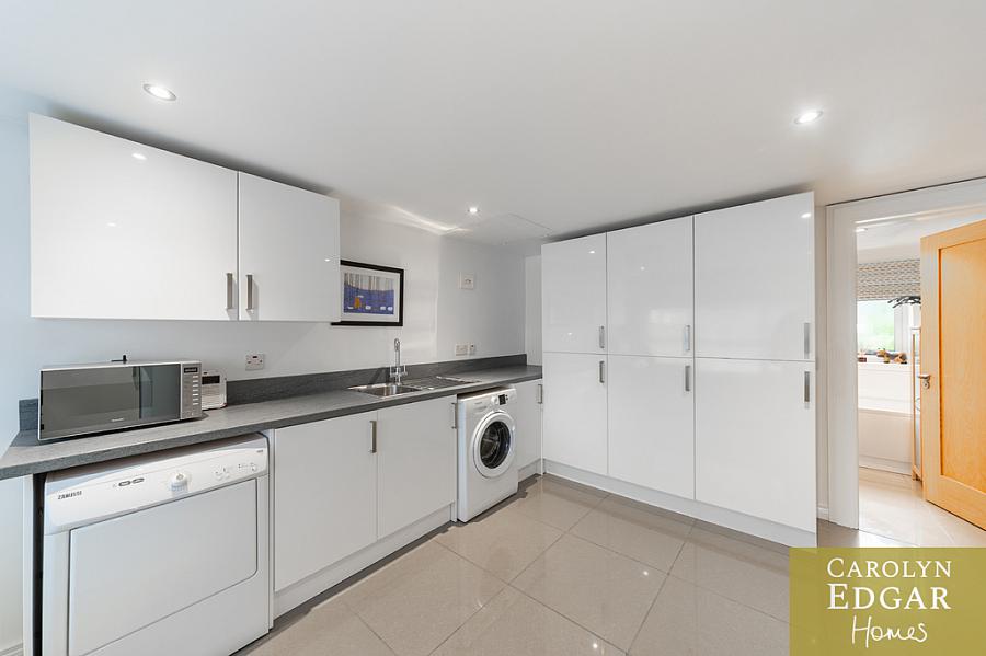 32 Lord Warden's Hollow