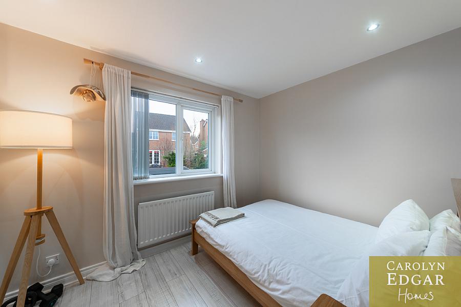 32 Lord Warden's Hollow