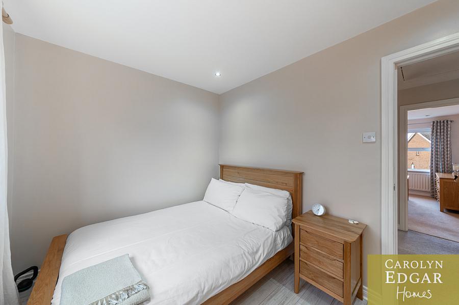 32 Lord Warden's Hollow