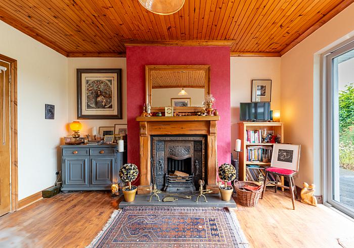 6 Bar Hall Road