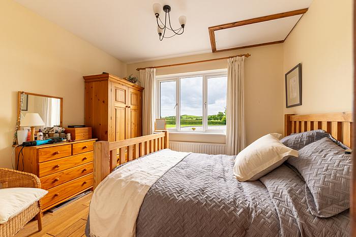 6 Bar Hall Road