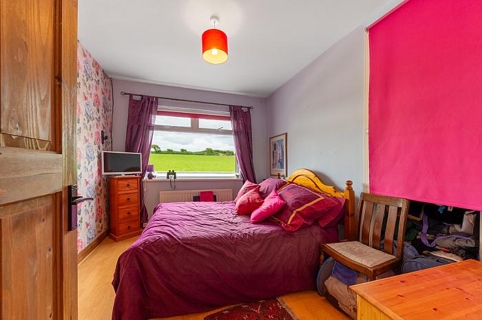 6 Bar Hall Road