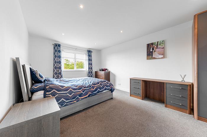 2 Grangewood Park