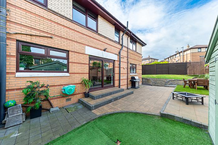 2 Grangewood Park