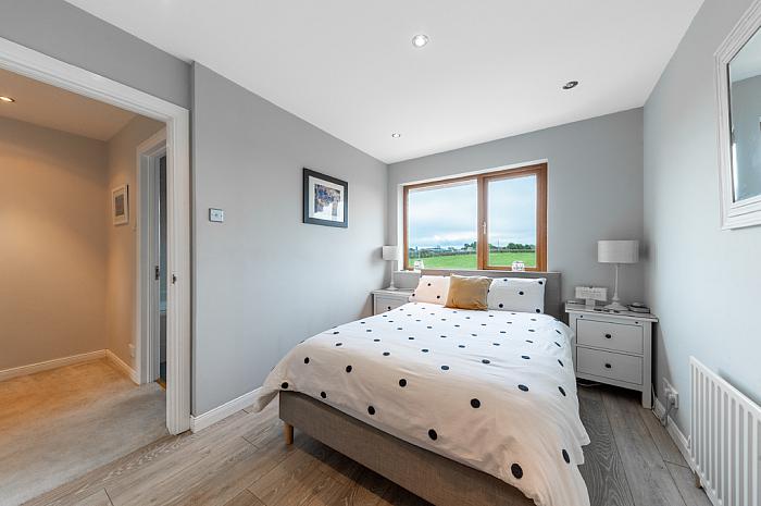 12 Stonebridge Square