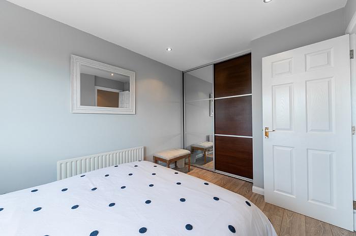 12 Stonebridge Square