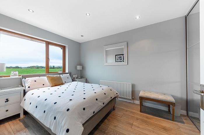 12 Stonebridge Square