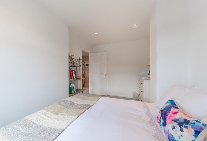 12 Stonebridge Square