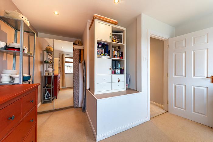 12 Stonebridge Square