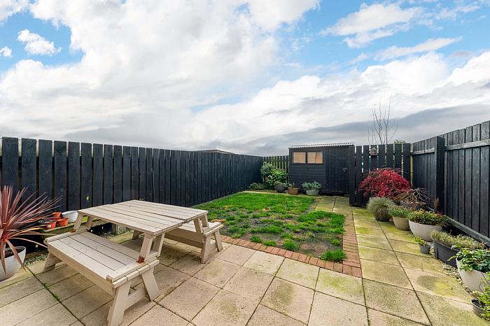 12 Stonebridge Square