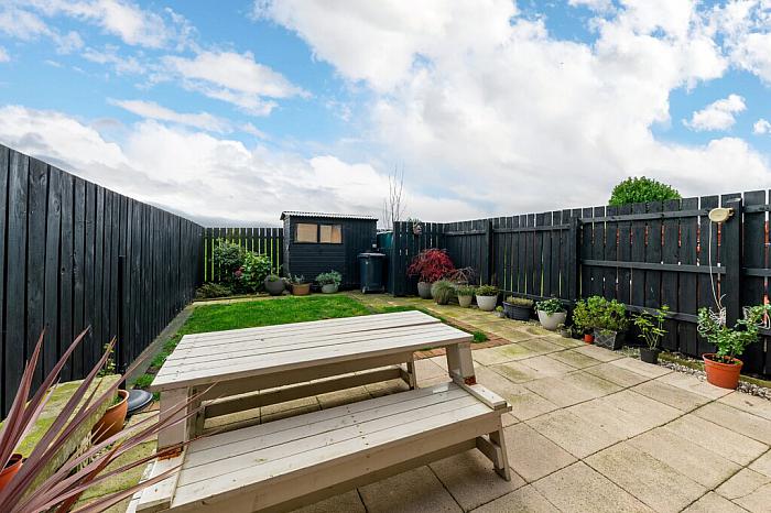 12 Stonebridge Square