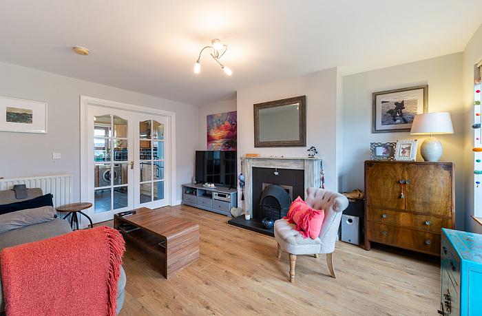 12 Stonebridge Square