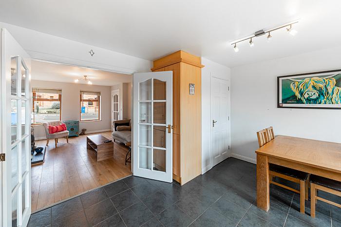 12 Stonebridge Square