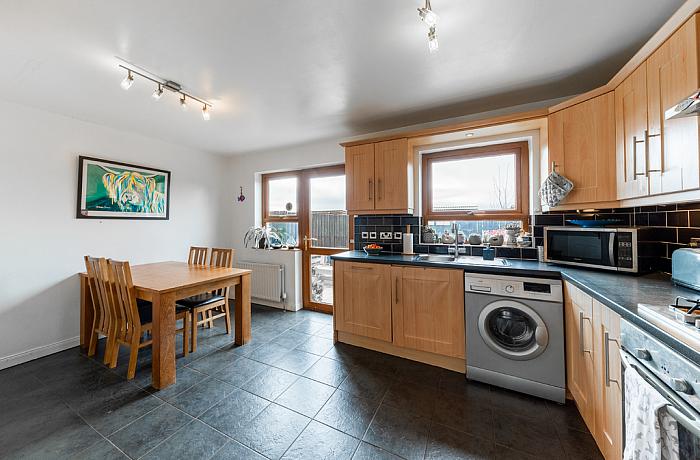 12 Stonebridge Square