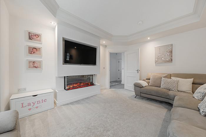 18 Rowanvale Crescent