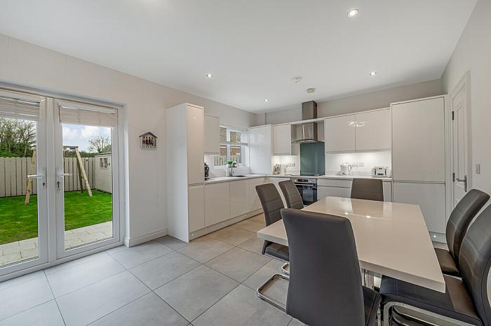 18 Rowanvale Crescent