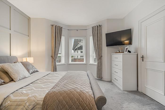 18 Rowanvale Crescent