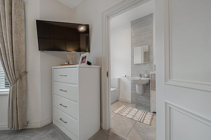 18 Rowanvale Crescent