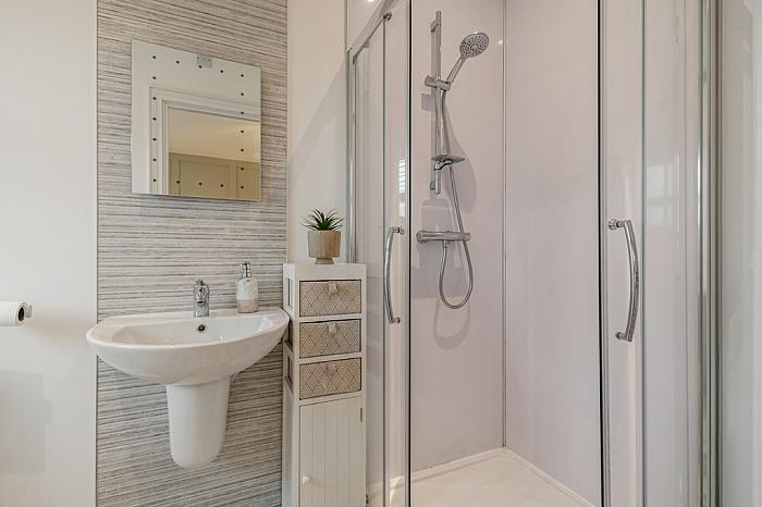 18 Rowanvale Crescent