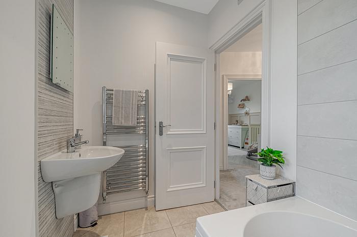 18 Rowanvale Crescent