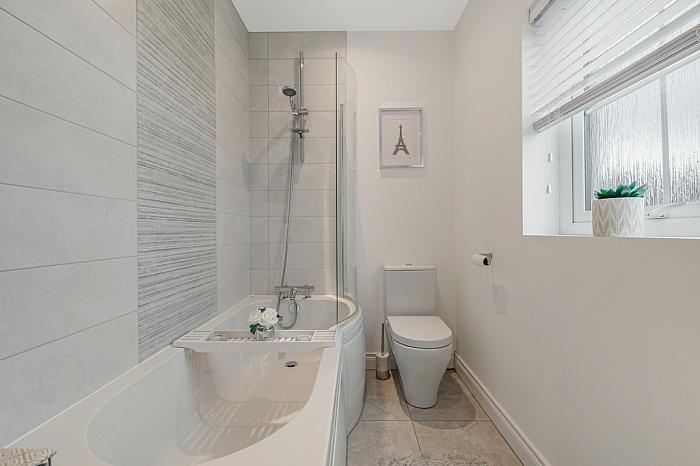 18 Rowanvale Crescent