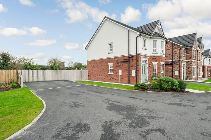 18 Rowanvale Crescent