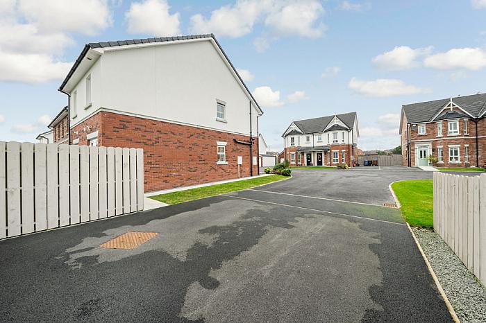 18 Rowanvale Crescent