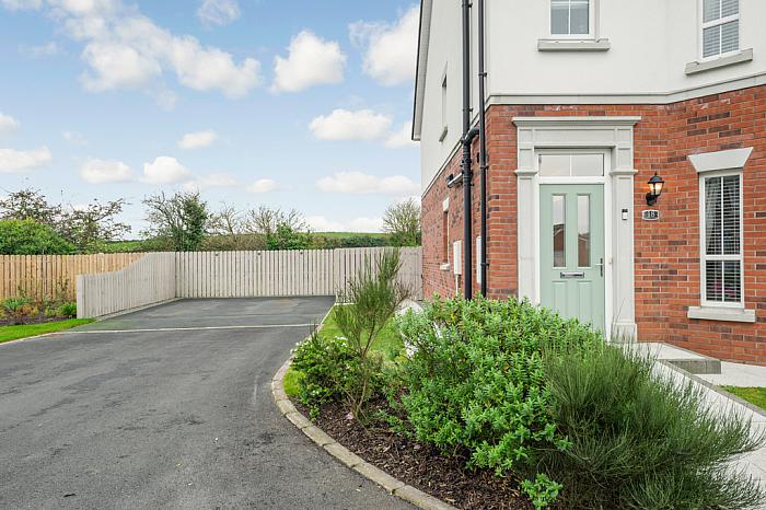 18 Rowanvale Crescent