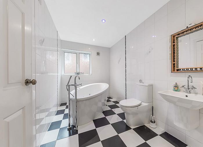 1 Beechwood, Old Quay Court