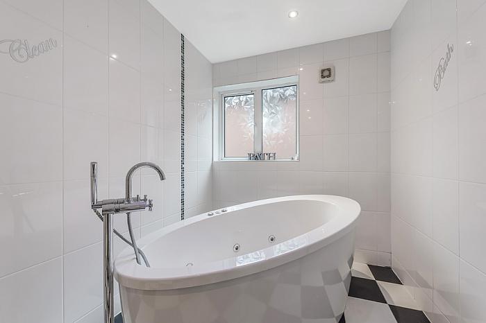 1 Beechwood, Old Quay Court