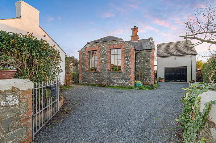 10 Bishops Court Road