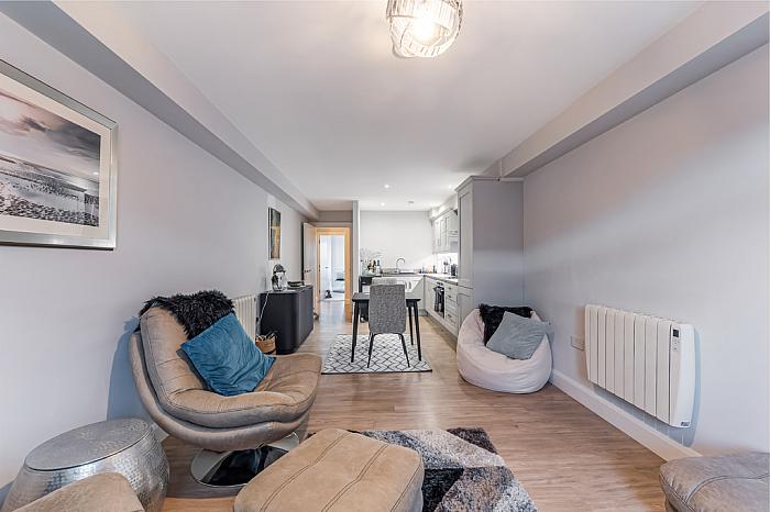 Apt 6 , Whitkirk House, 27 Main Street