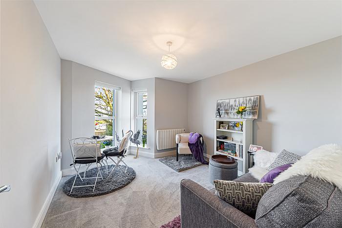 Apt 6 , Whitkirk House, 27 Main Street