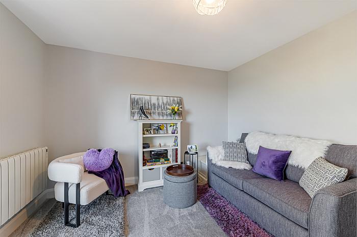 Apt 6 , Whitkirk House, 27 Main Street