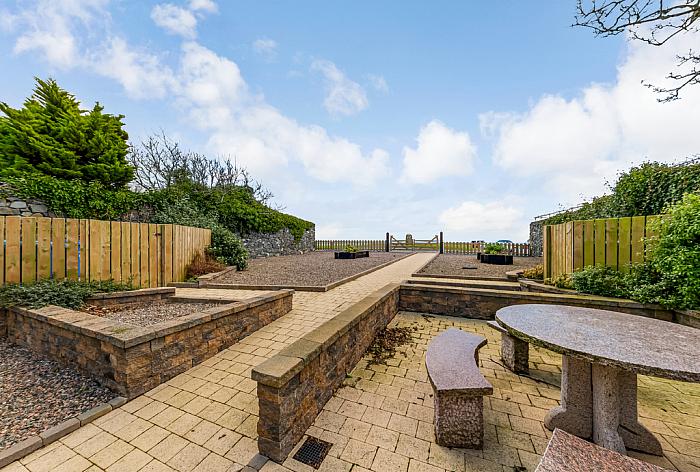 Apt 6 , Whitkirk House, 27 Main Street