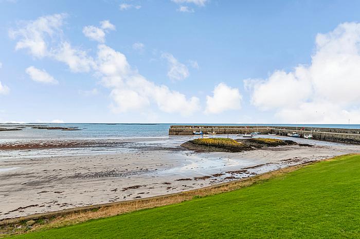 Apt 6 , Whitkirk House, 27 Main Street