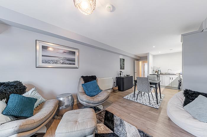 Apt 6 , Whitkirk House, 27 Main Street