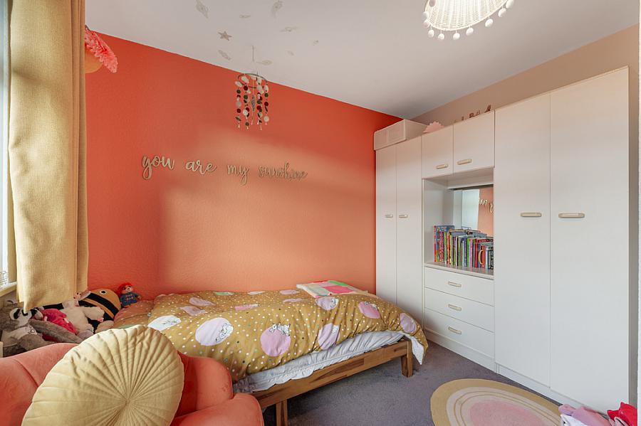 60 Cleland Park North