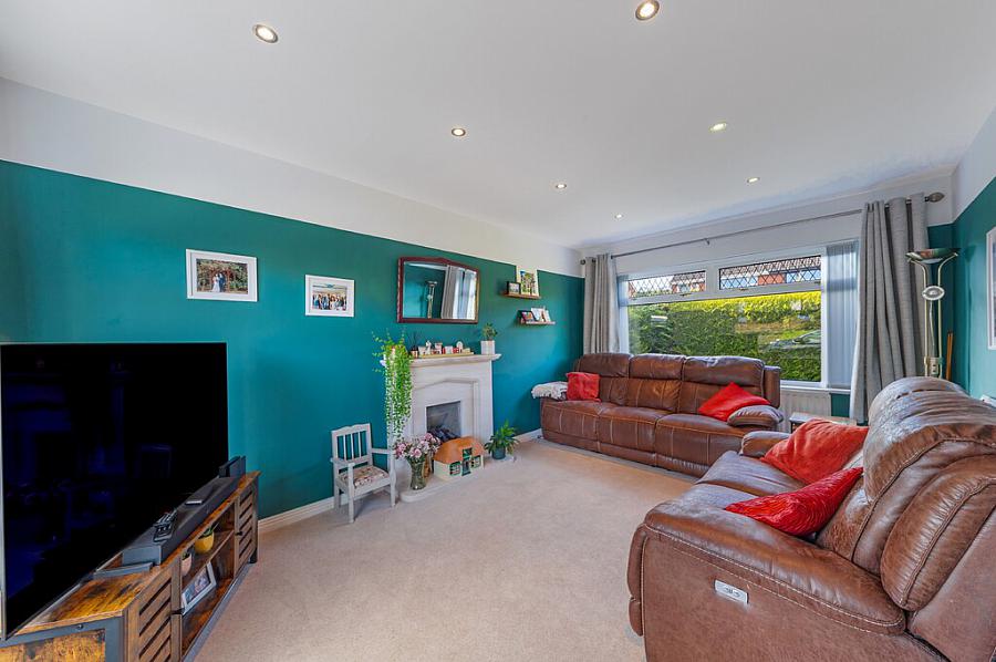 60 Cleland Park North