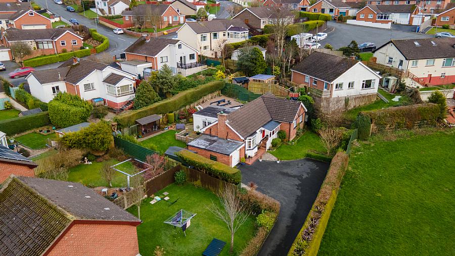 1 Knocknashinna Road