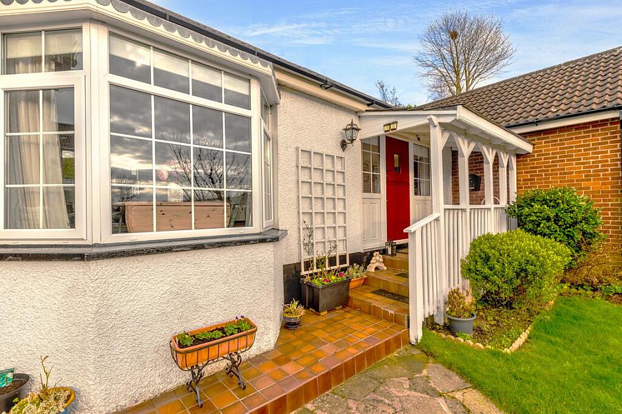 1 Knocknashinna Road