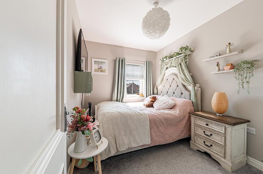 36 Rowanvale Crescent