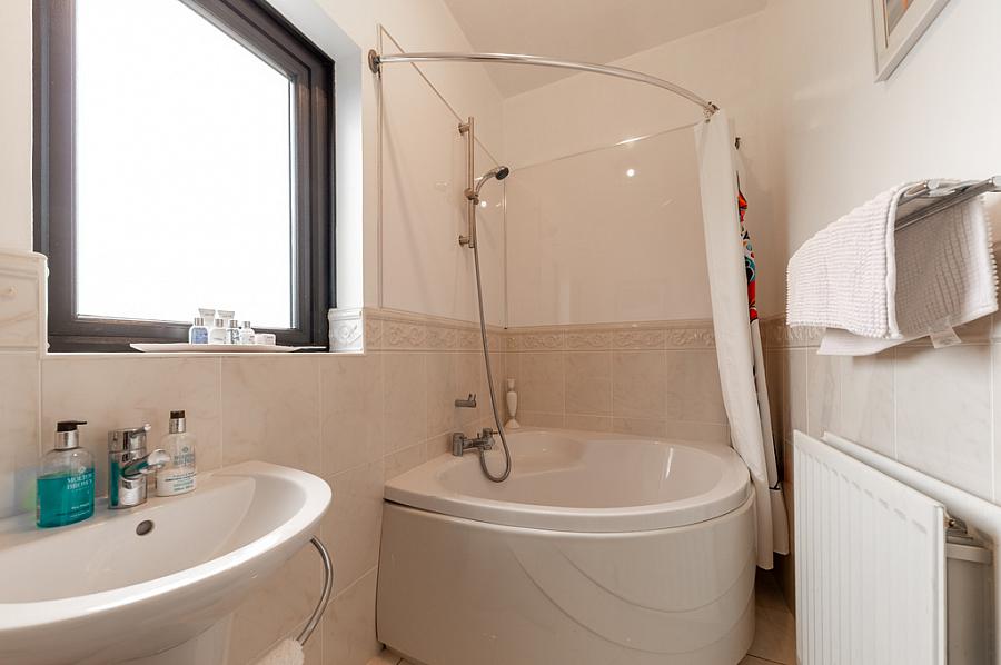 17a Bar Hall Road