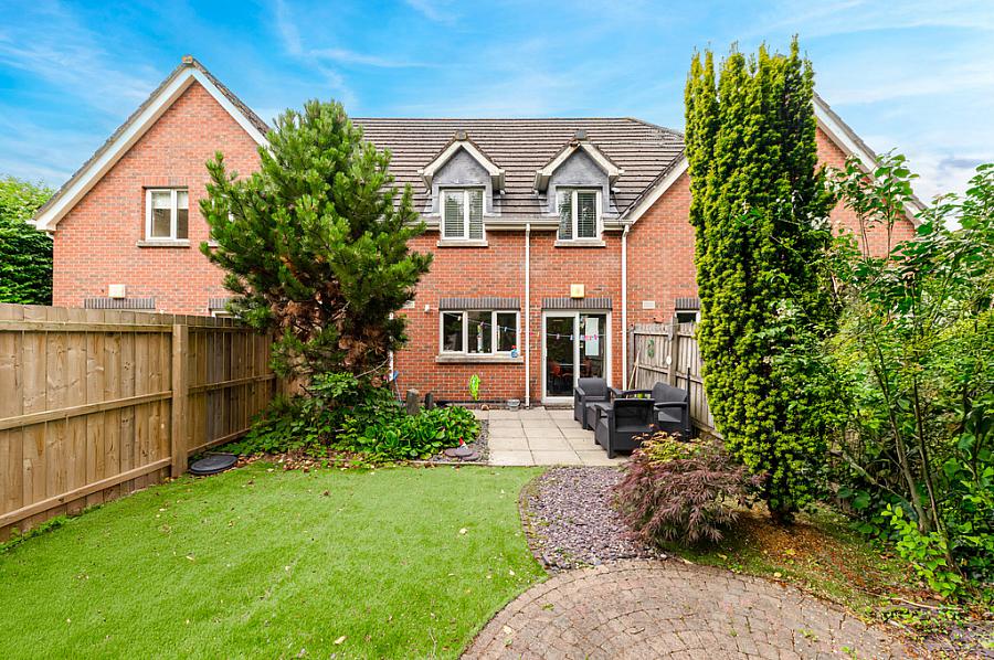6 Old Dundonald Mews