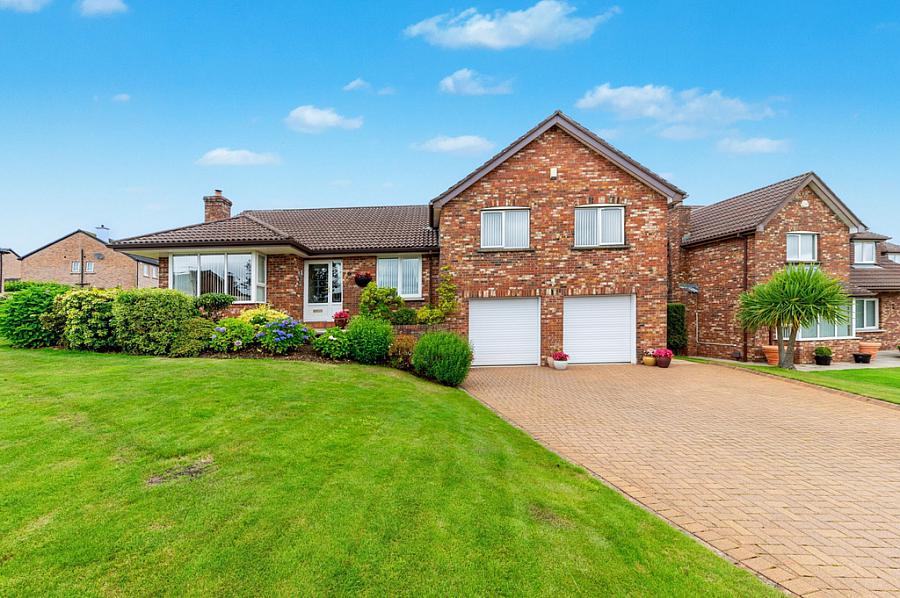 2 Moorfield Gardens
